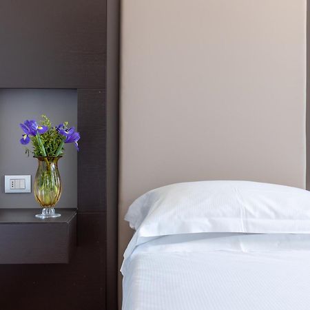 Wall Art Hotel & Residence Прато Екстериор снимка