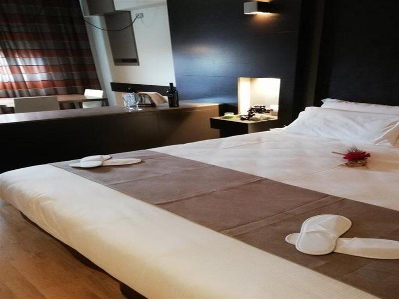 Wall Art Hotel & Residence Прато Екстериор снимка
