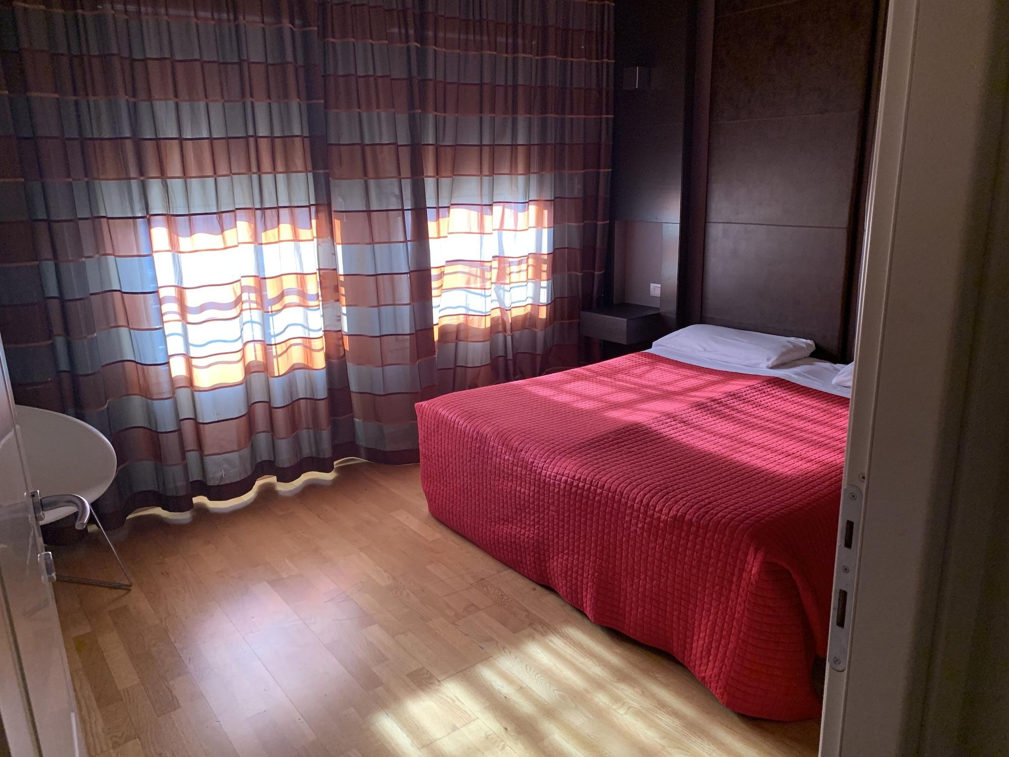 Wall Art Hotel & Residence Прато Екстериор снимка