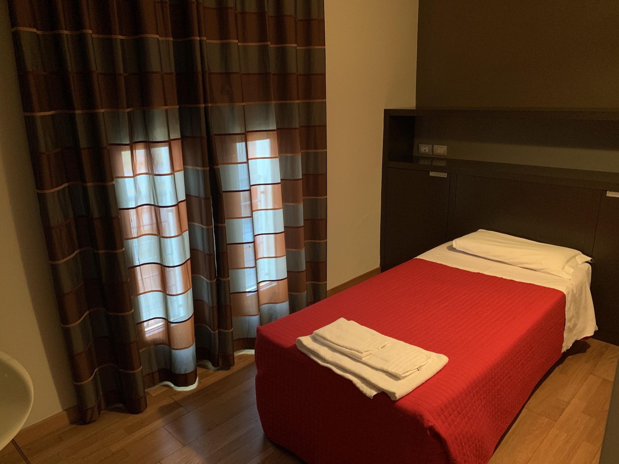 Wall Art Hotel & Residence Прато Екстериор снимка