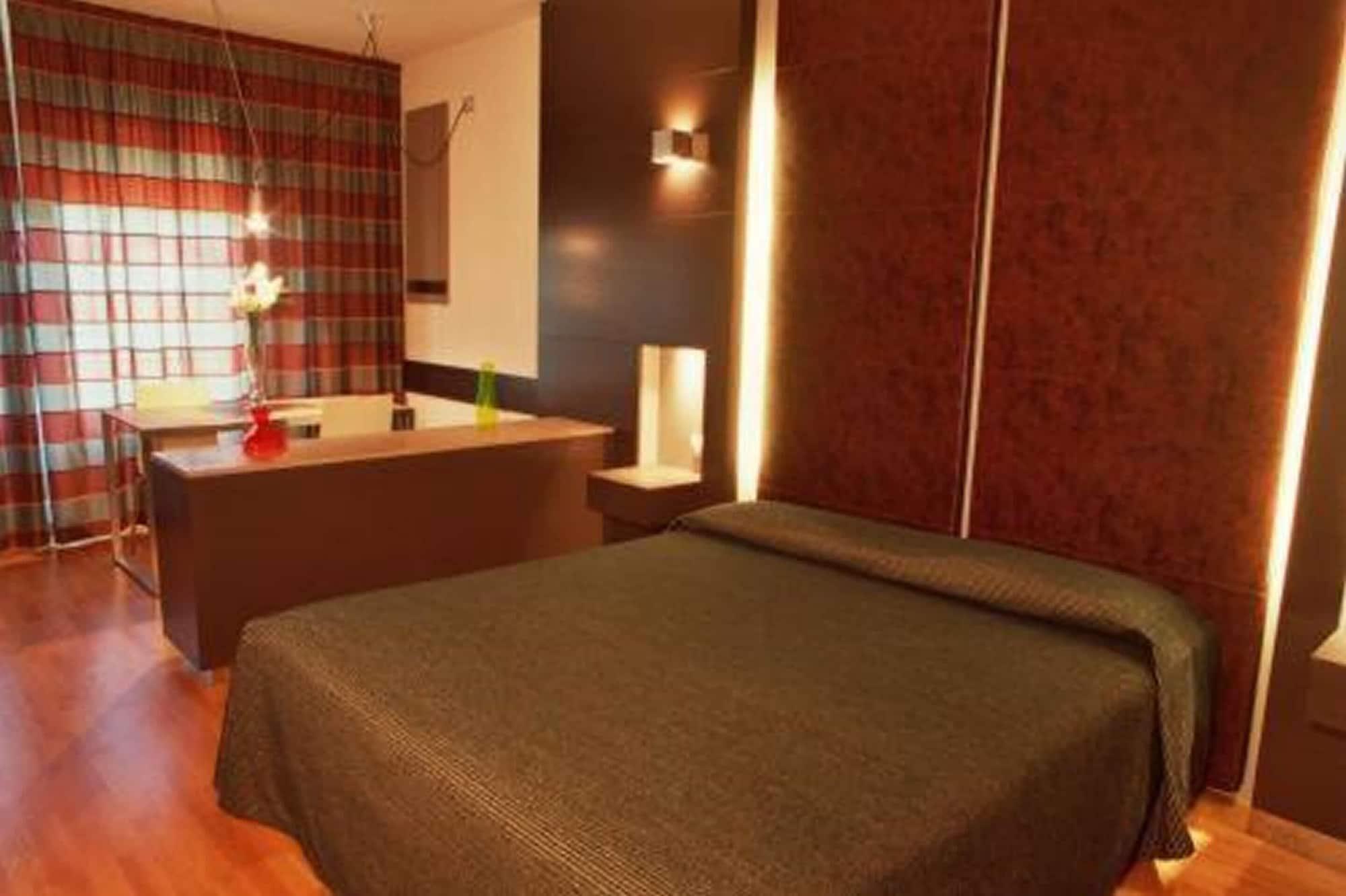 Wall Art Hotel & Residence Прато Екстериор снимка