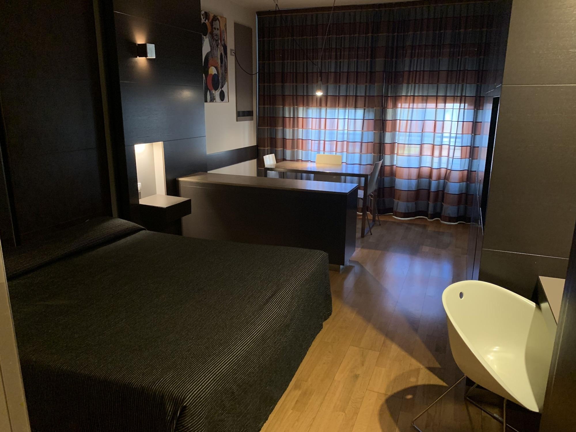 Wall Art Hotel & Residence Прато Екстериор снимка