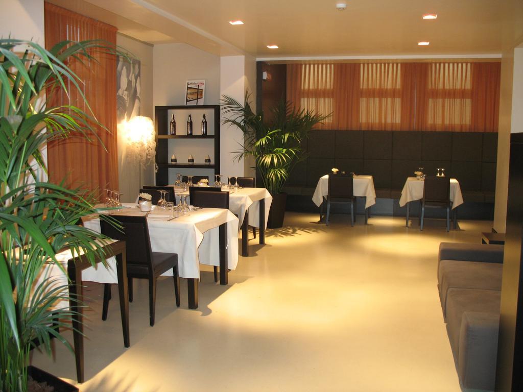 Wall Art Hotel & Residence Прато Екстериор снимка