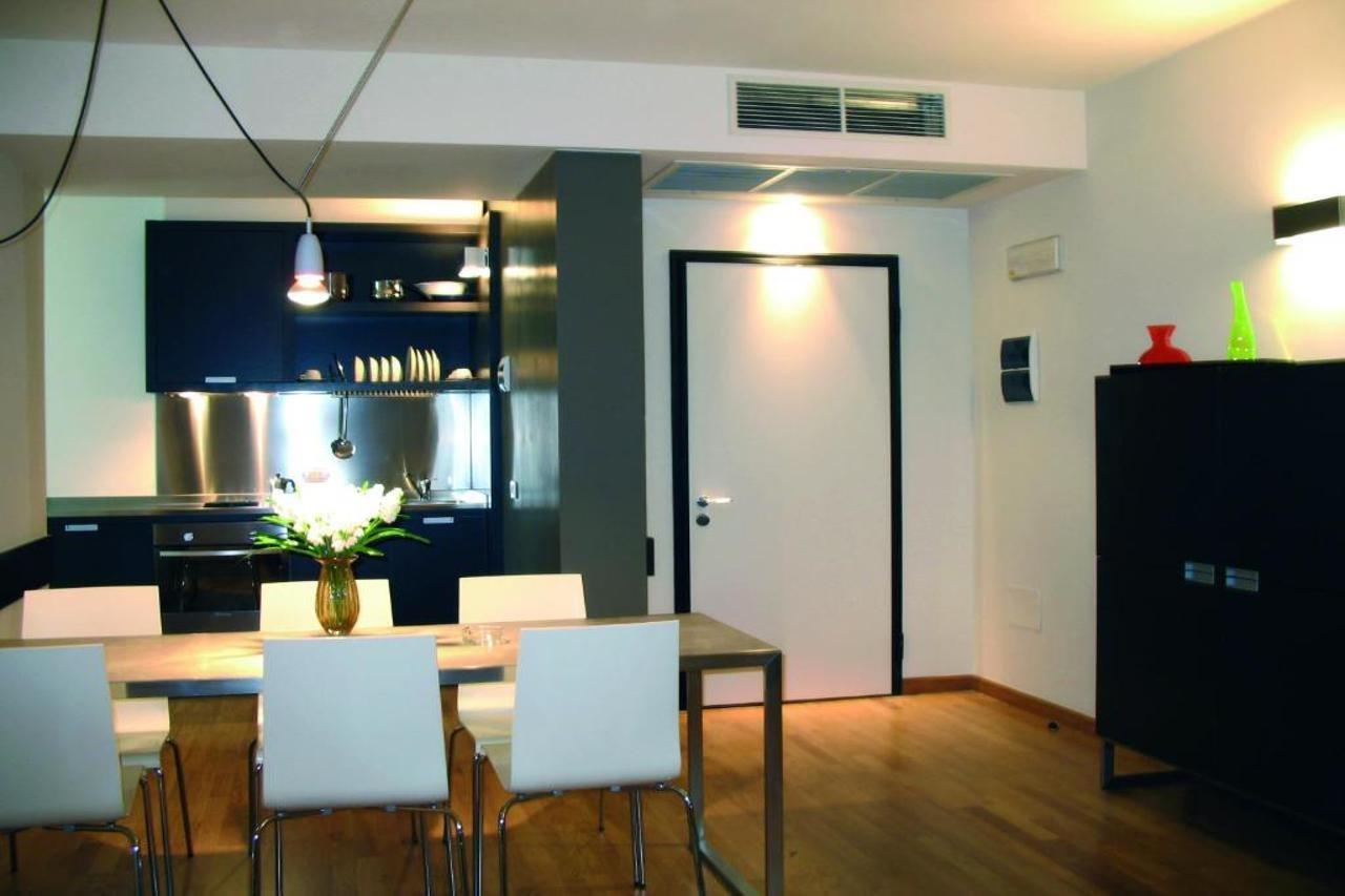 Wall Art Hotel & Residence Прато Екстериор снимка