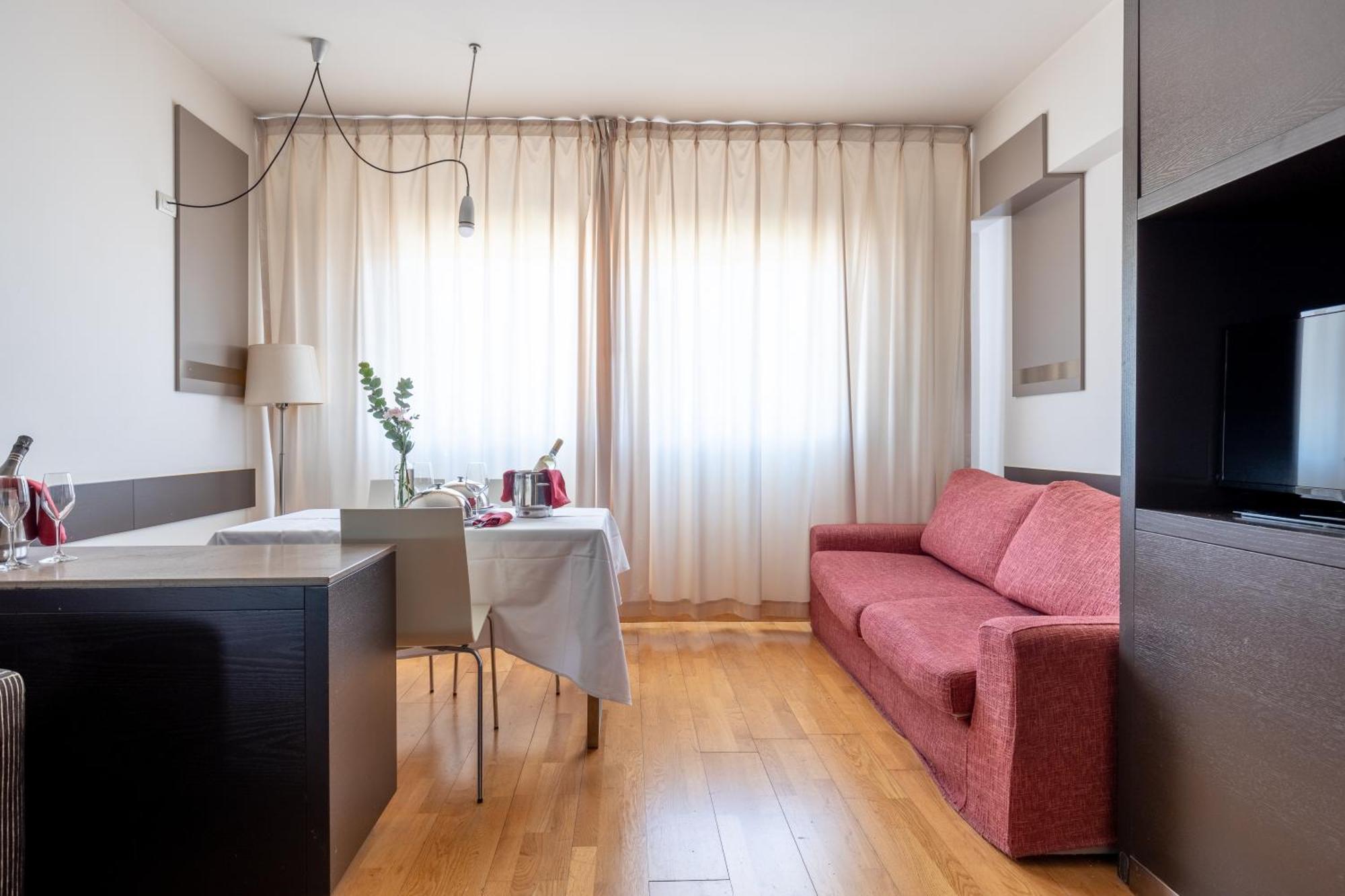Wall Art Hotel & Residence Прато Екстериор снимка