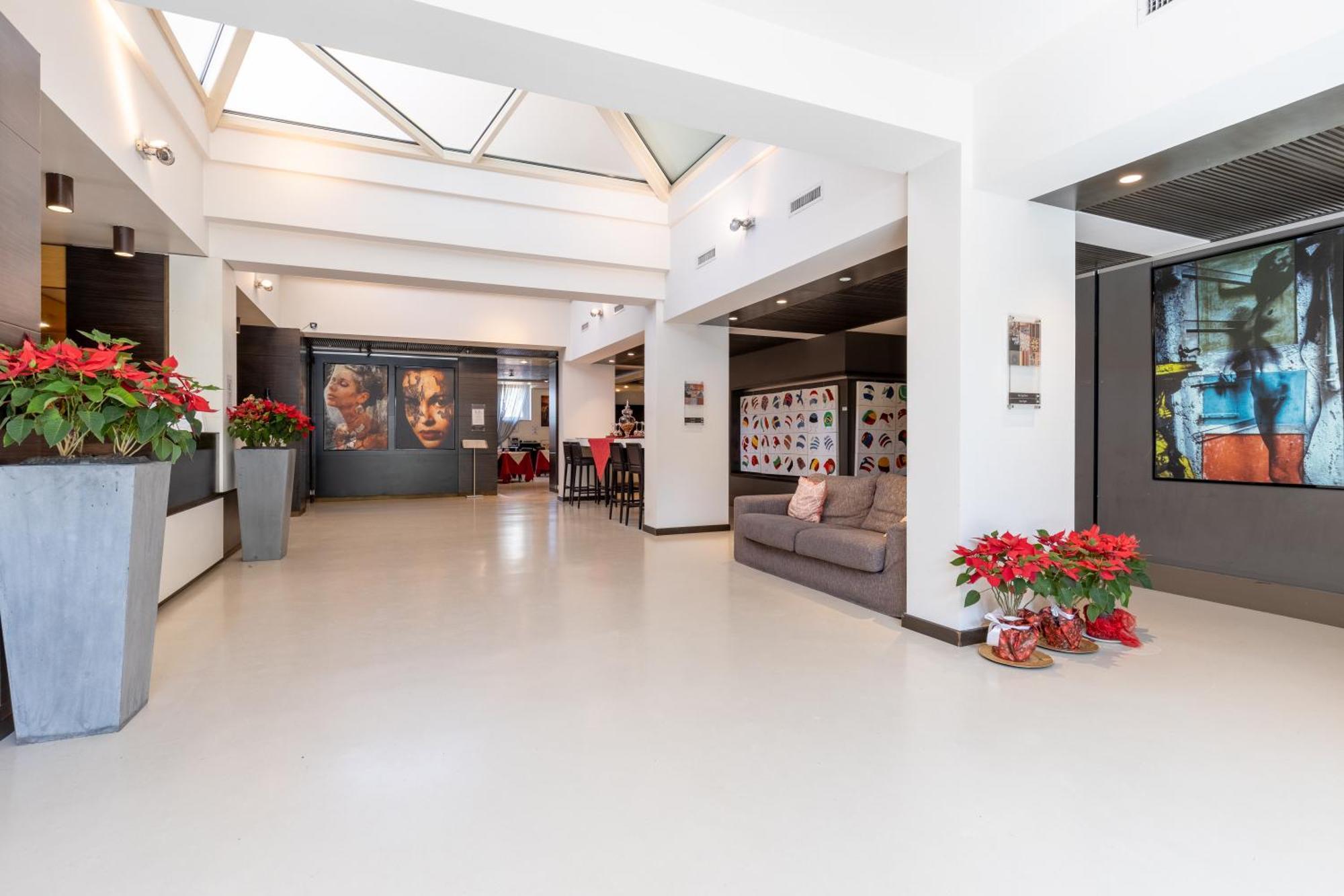 Wall Art Hotel & Residence Прато Екстериор снимка