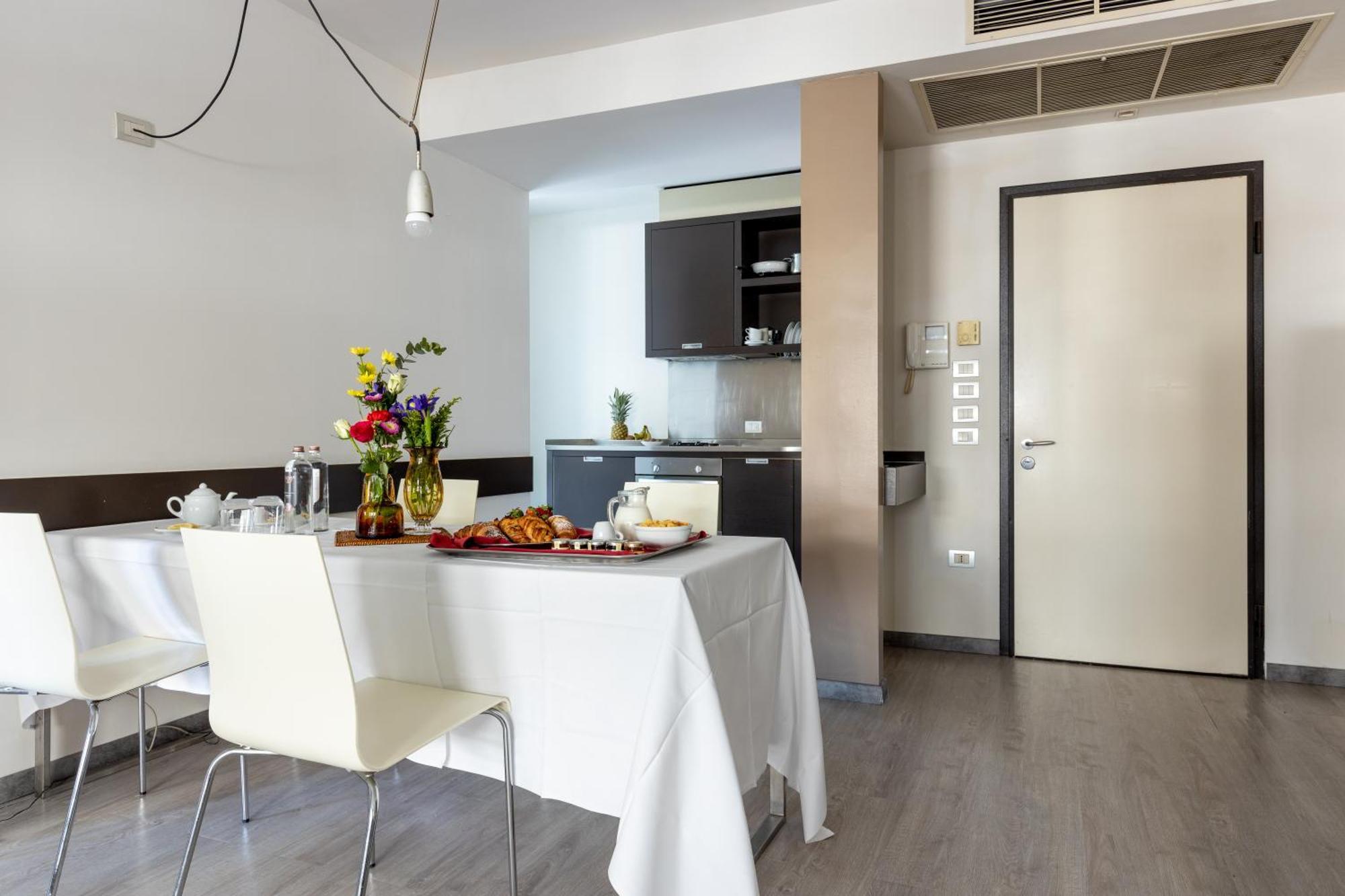 Wall Art Hotel & Residence Прато Екстериор снимка