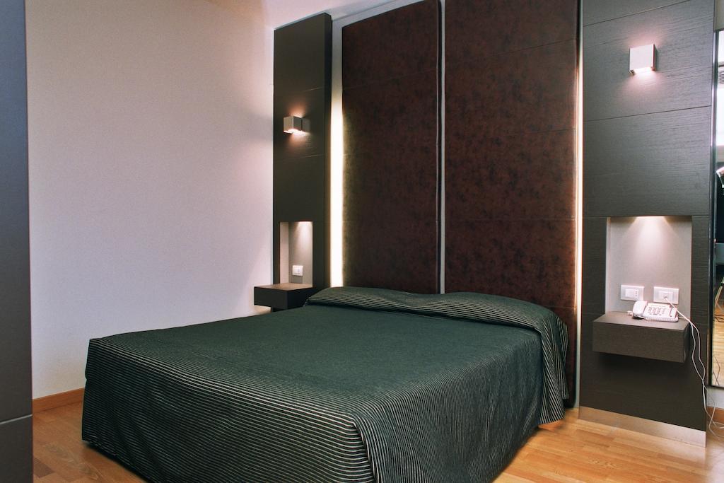 Wall Art Hotel & Residence Прато Стая снимка